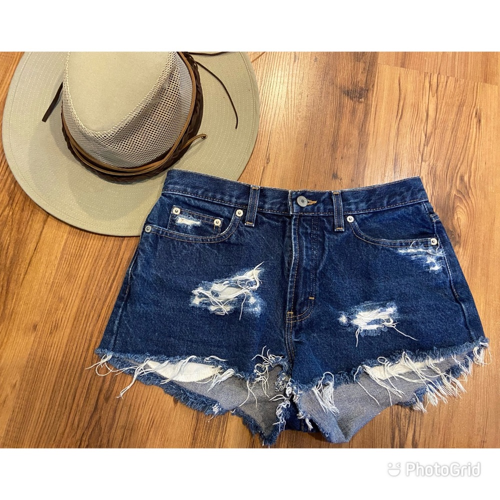 True vintage Tommy Hilfiger high waisted shorts